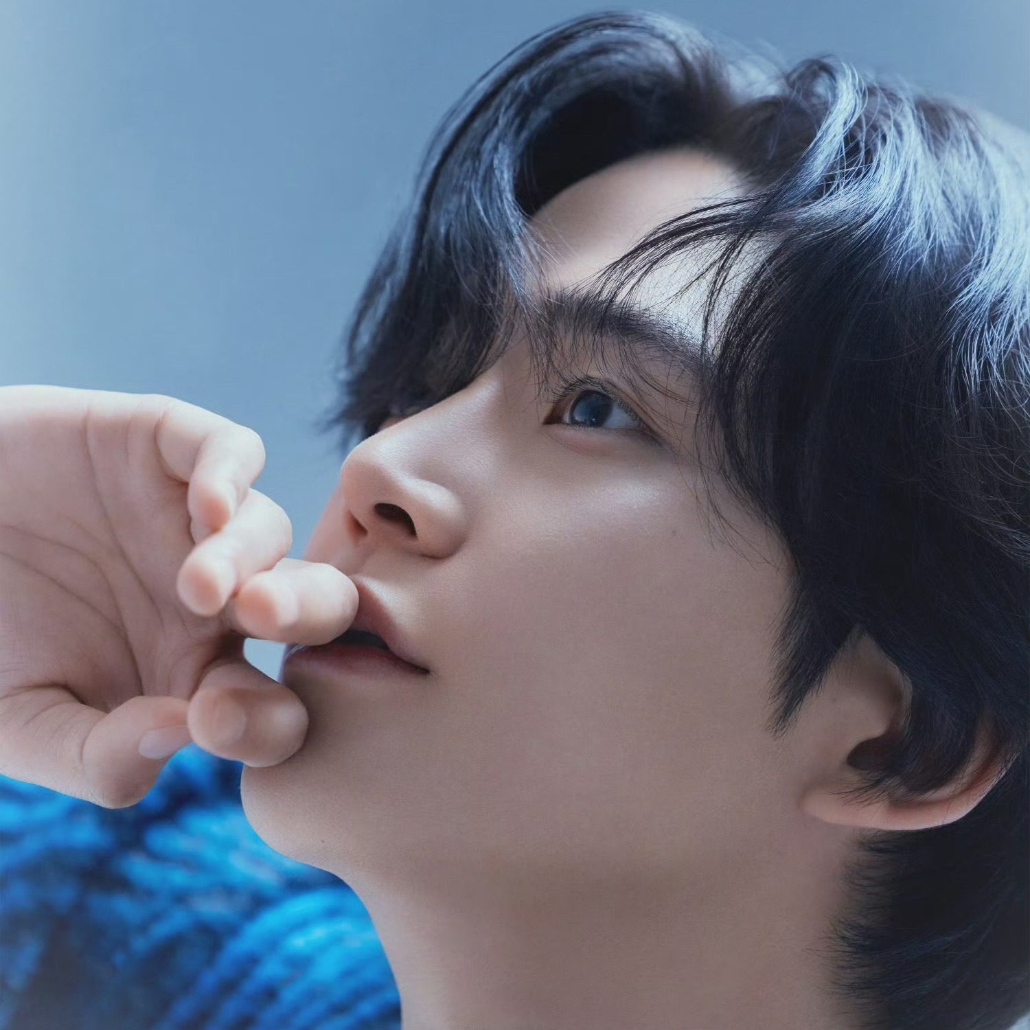 로운의 최신 사진