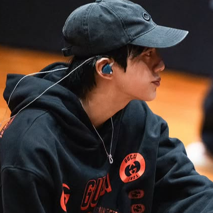 진 (방탄소년단) 최근 활동샷