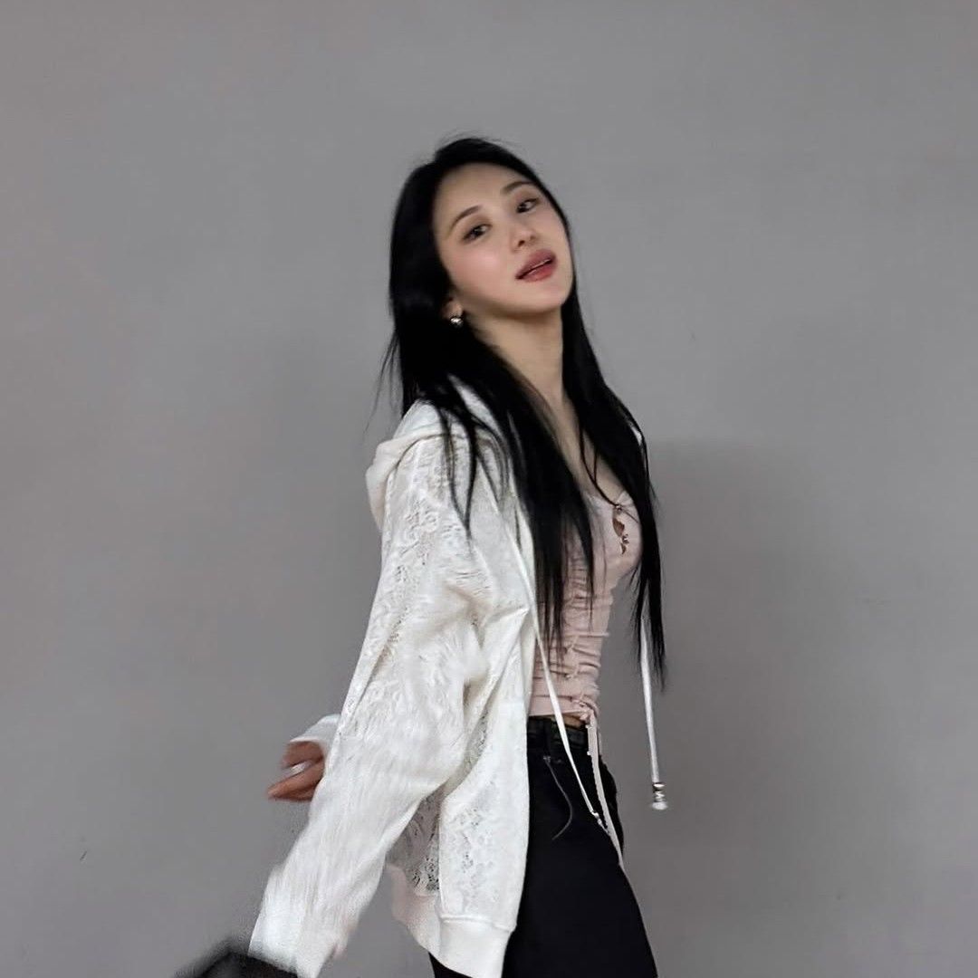 Foto terbaru Rora (BABYMONSTER)