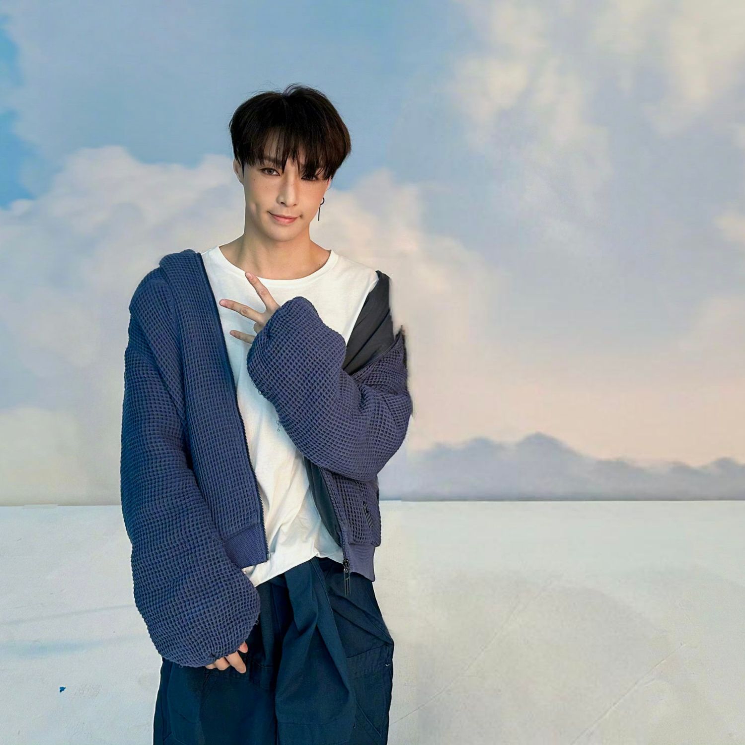 Behind-the-scenes cut of EXO