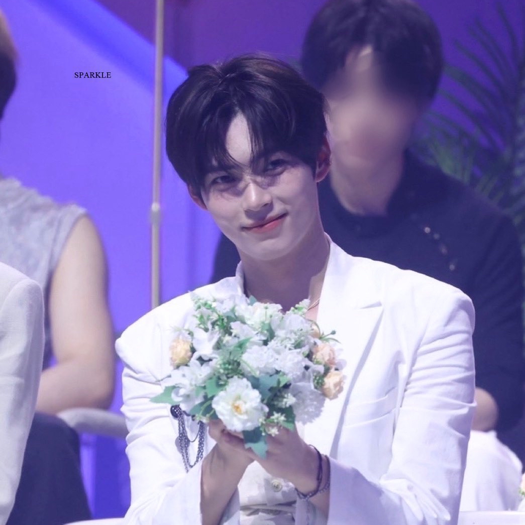 성한빈 (제로베이스원)의 최신 사진