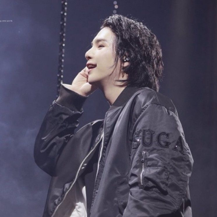 SUGA (防彈少年團)的最新活動照片