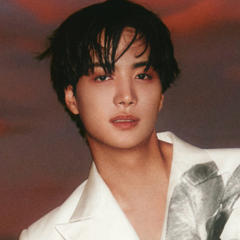 Behind-the-scenes cut of Kim Jonghyeon