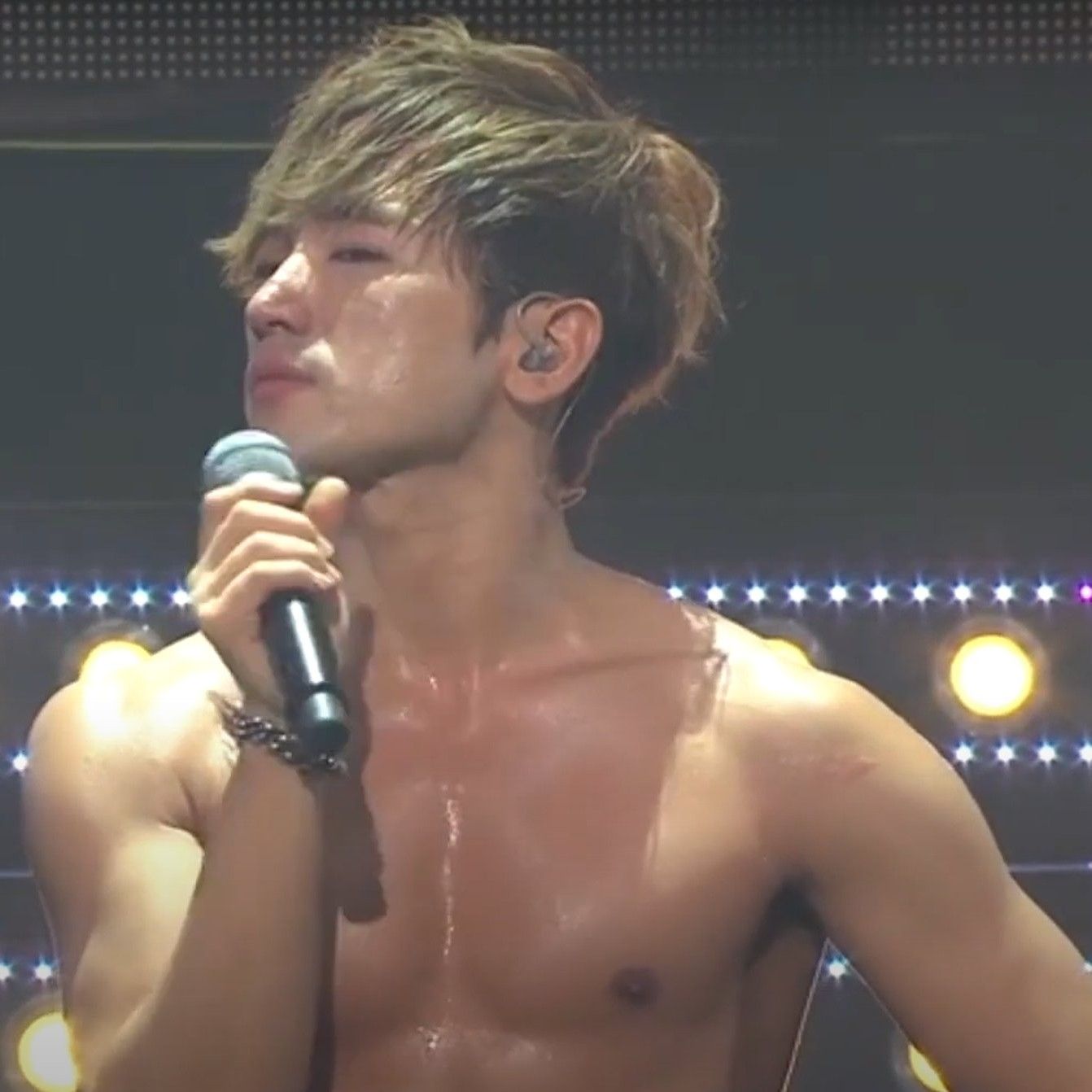 Latest photo of Lee Minwoo (SHINHWA)