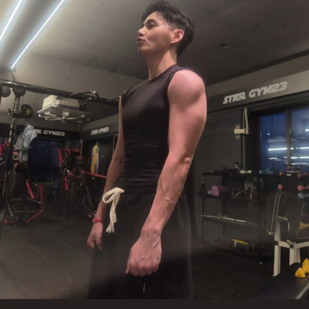 Behind-the-scenes cut of V (BTS)