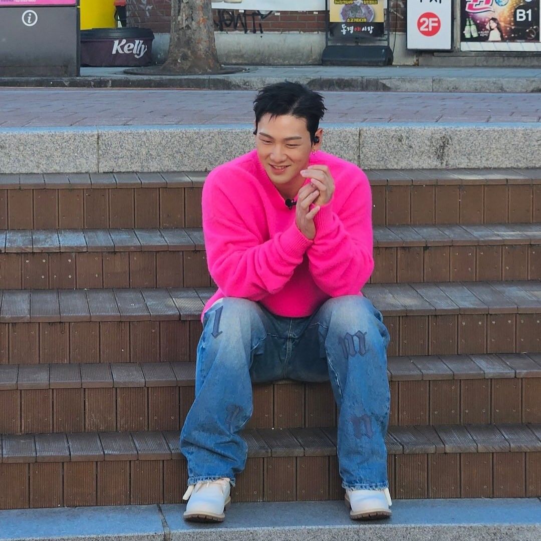 Behind-the-scenes cut of Baekho