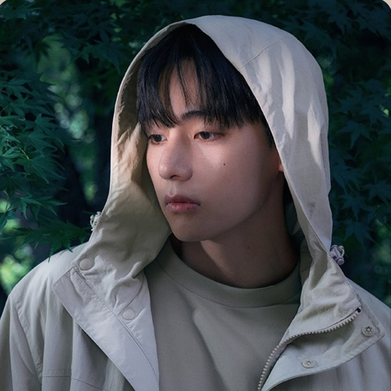 Latest photo of V (BTS)