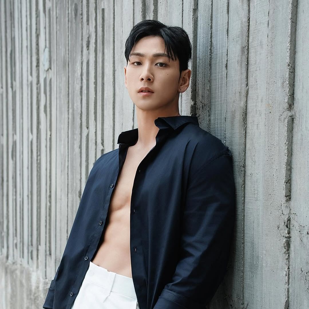 Latest photo of Baekho
