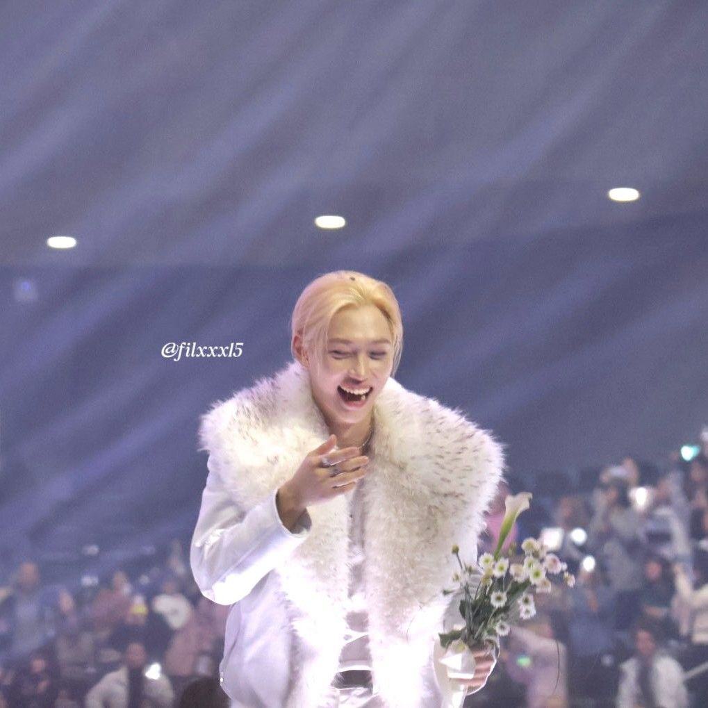 Latest photo of Felix (Stray Kids)