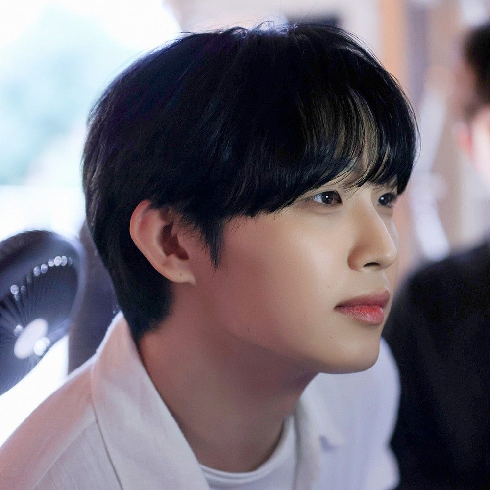 Behind-the-scenes cut of Lim Hyunsik (BTOB)