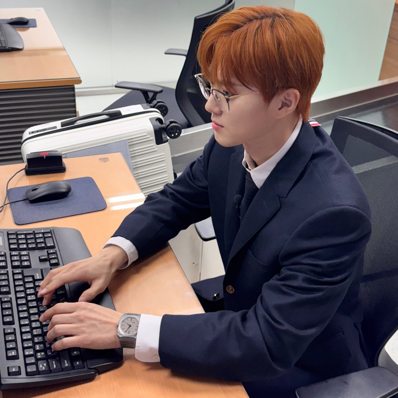 수호 (EXO)의 비하인드 컷