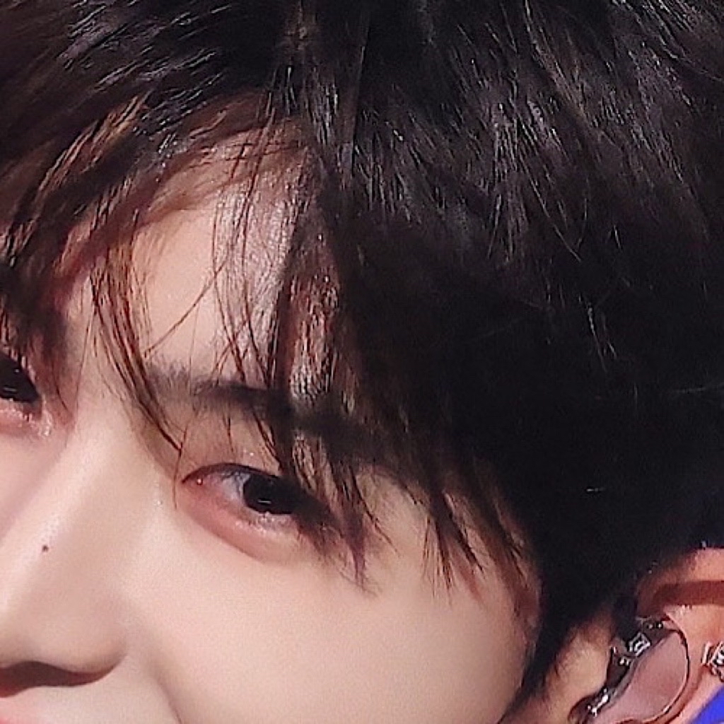 A moment captured by Hyunjae (THE BOYZ)'s fan