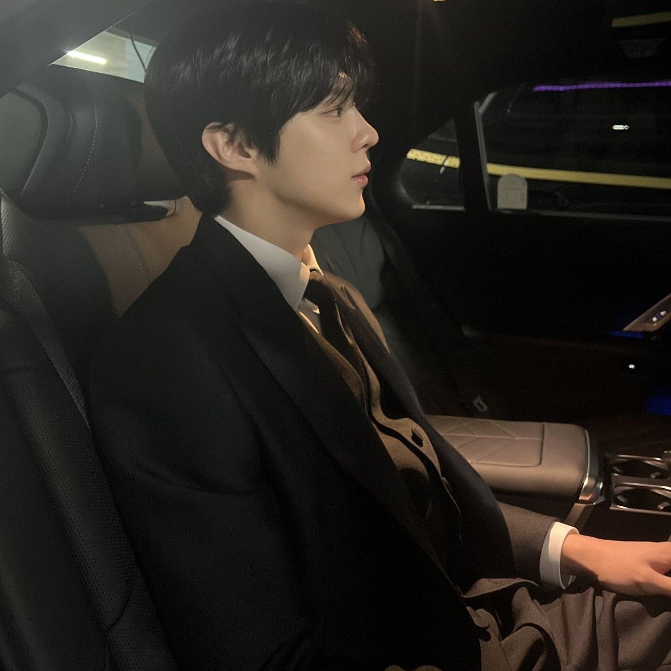 Behind-the-scenes cut of Kim Wooseok