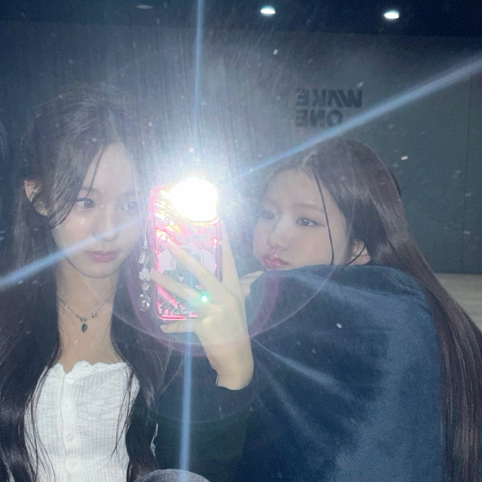 Behind-the-scenes cut of Yoon Jiyoon