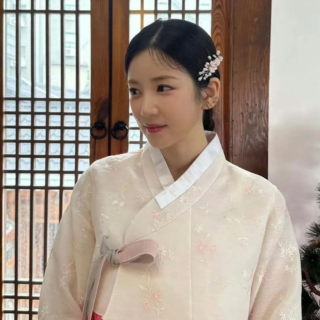 Recent activity shot of Park Chorong (Apink)