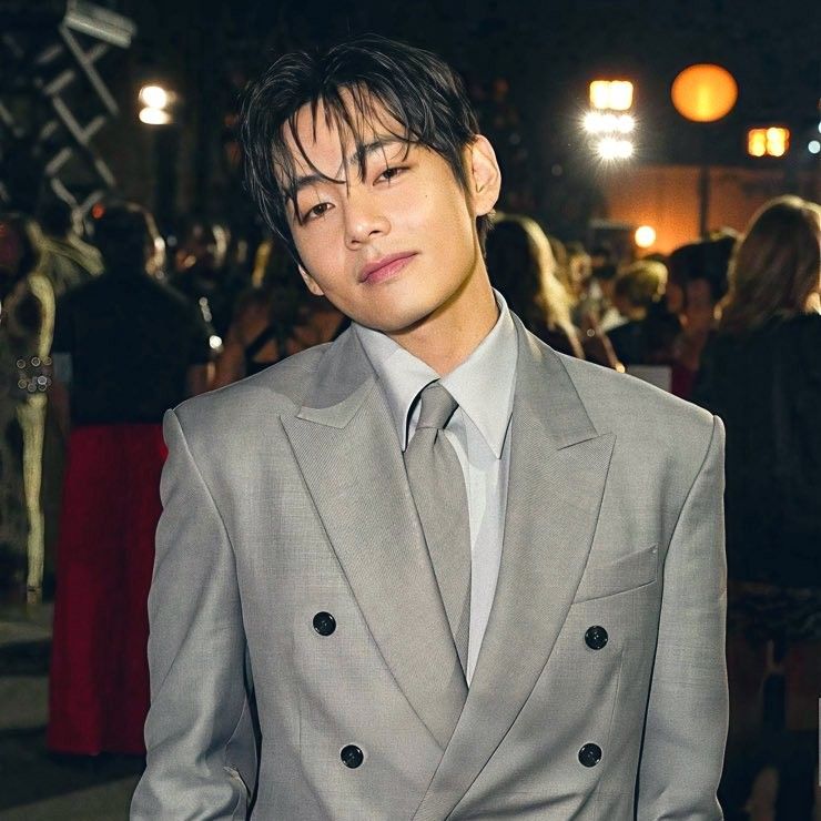 Latest photo of V (BTS)