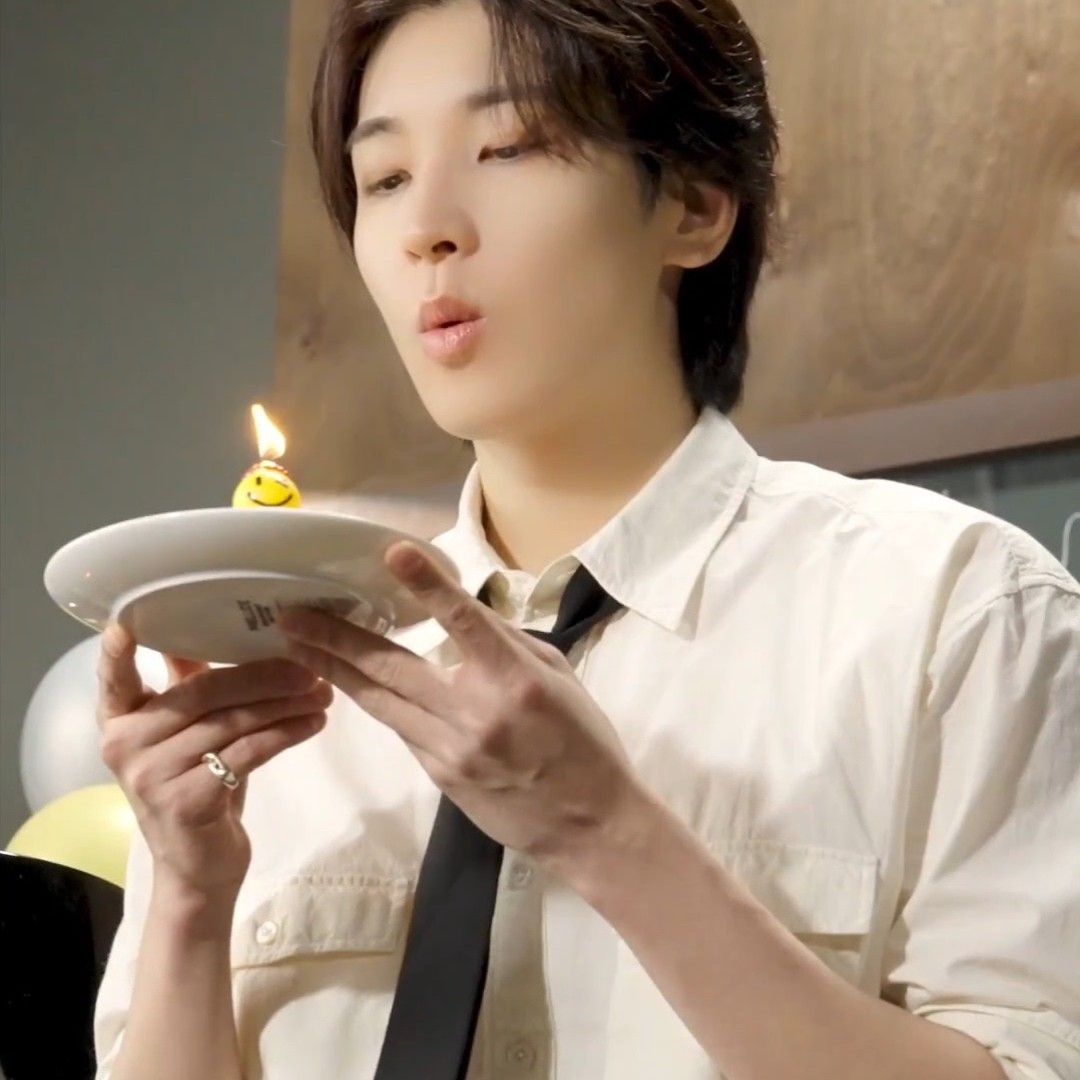 Recent activity shot of Wonwoo (SEVENTEEN)