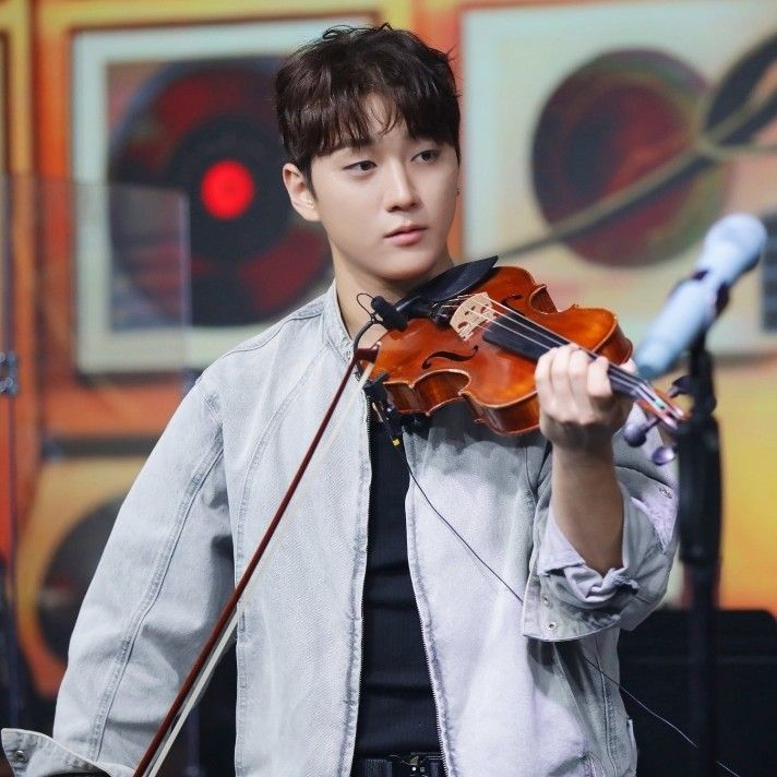 Recent activity shot of Hong Joochan (GoldenChild)