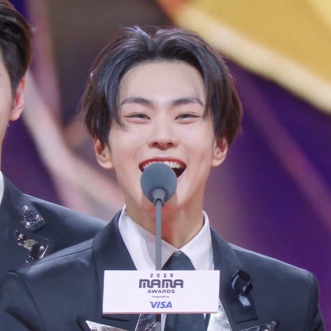 A moment captured by Jungwon (ENHYPEN)'s fan