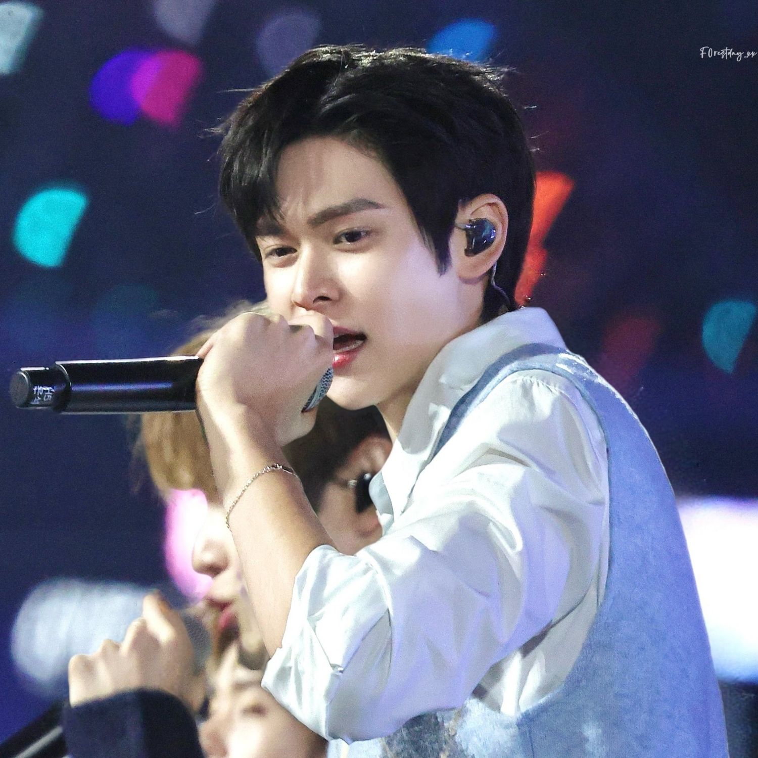 Recent activity shot of Eunseok (RIIZE)