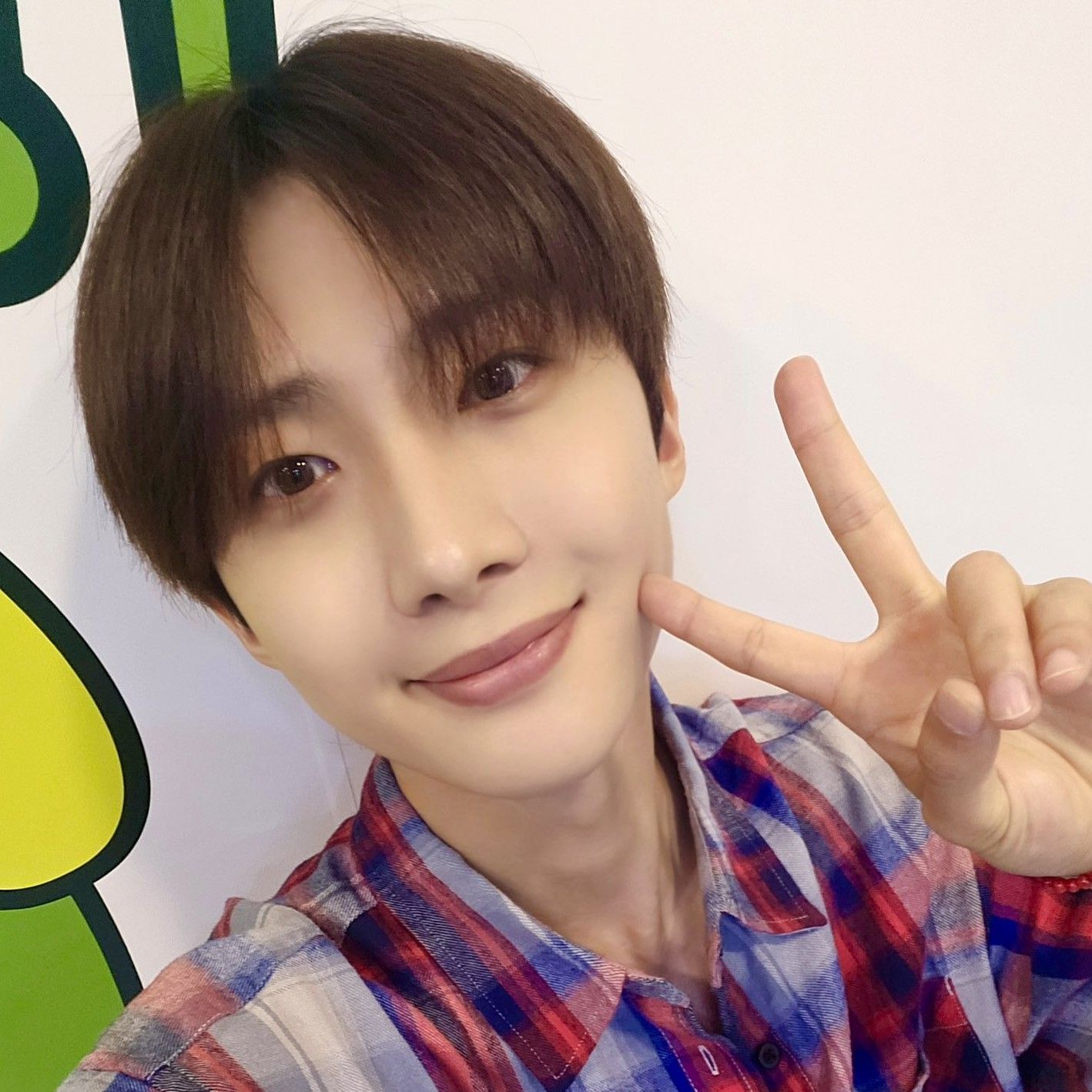Recent activity shot of Hui (PENTAGON)