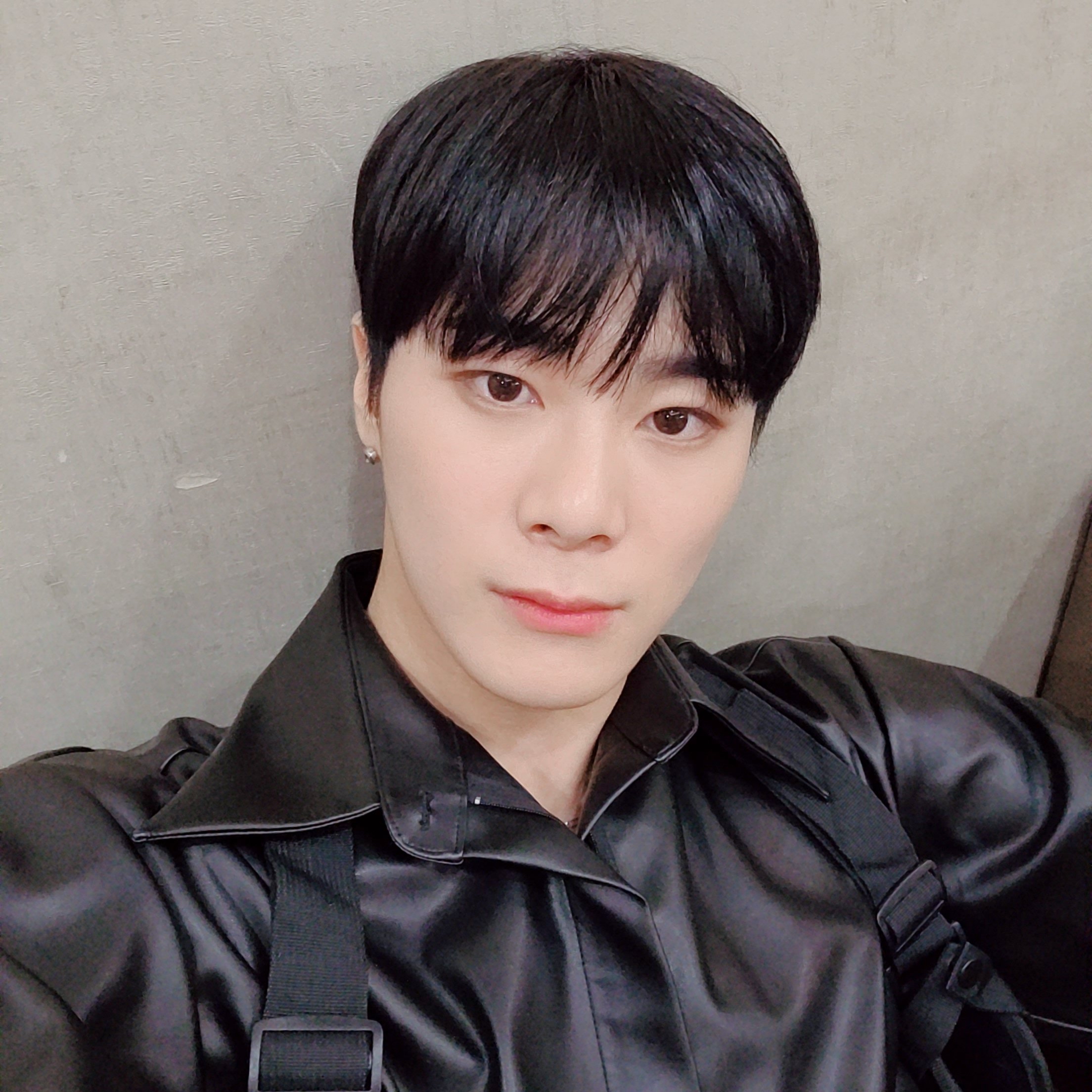 아스트로의 최신 사진