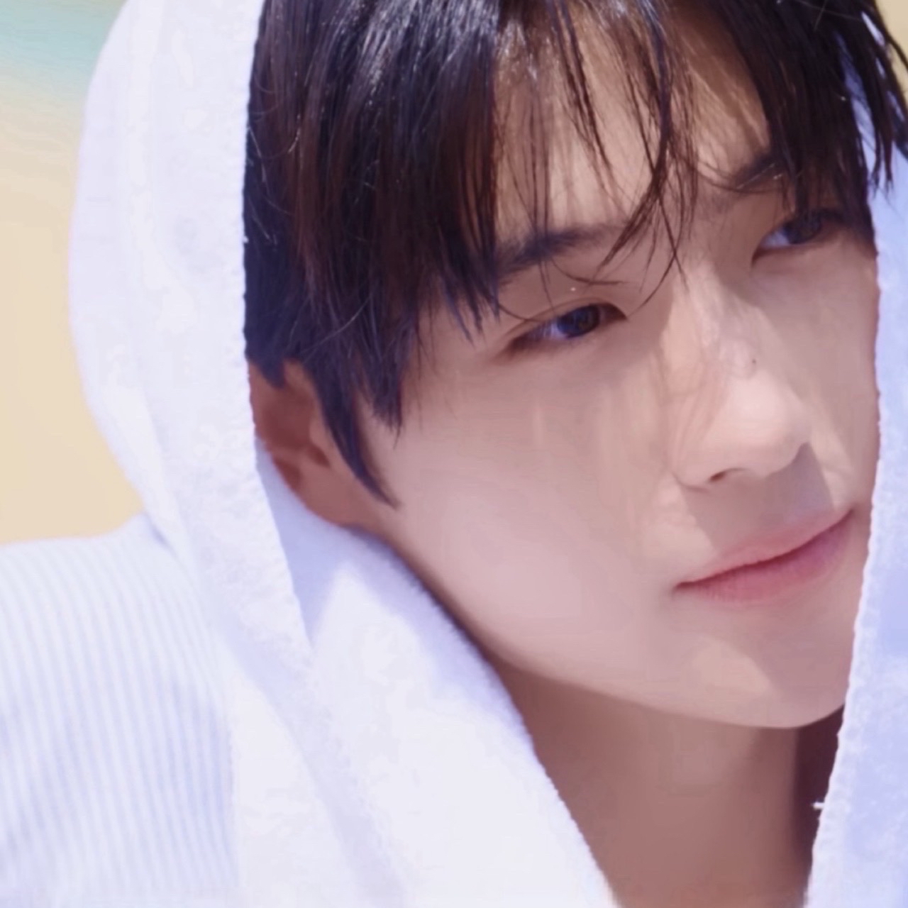 Behind-the-scenes cut of Hyunjae (THE BOYZ)