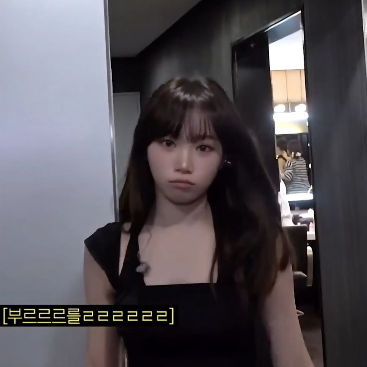 Latest photo of Kim Chaewon (LE SSERAFIM)