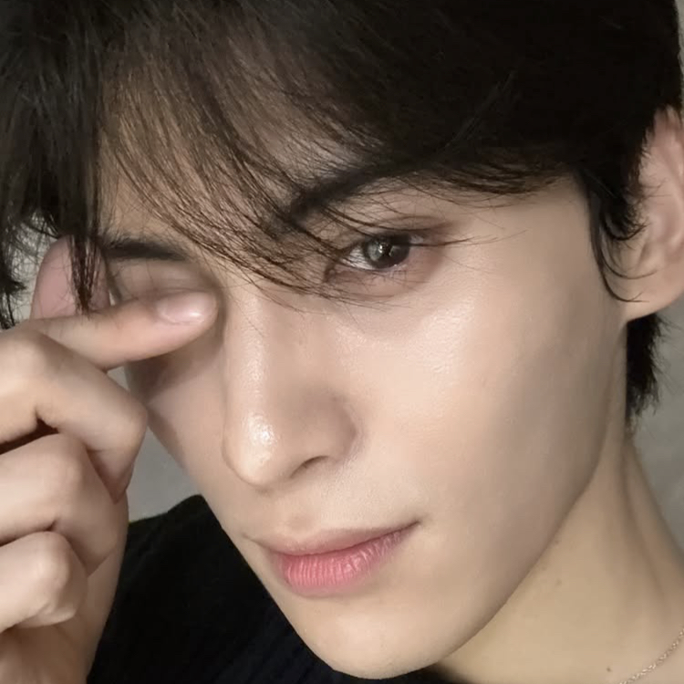 Latest photo of Taeyang (SF9)