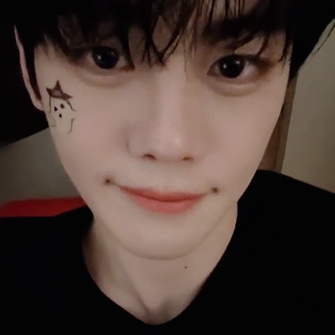 Recent activity shot of Kim Gyuvin (ZEROBASEONE)