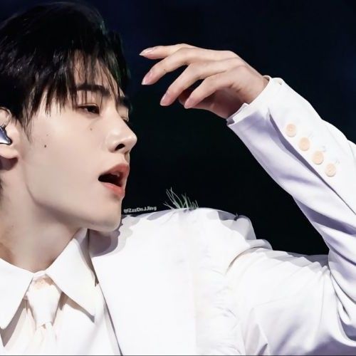 成訓 (ENHYPEN)的最新照片