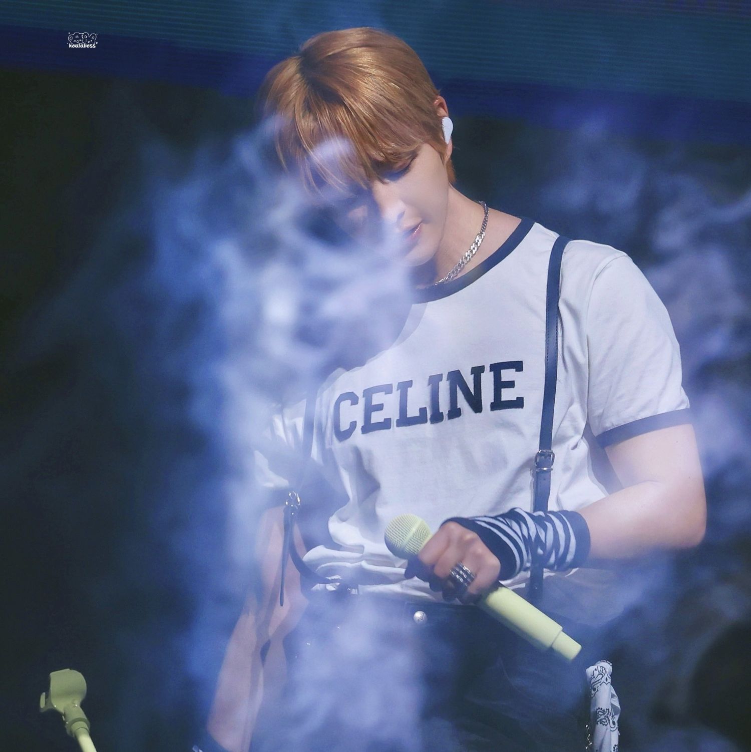 A moment captured by Onew (SHINee)'s fan
