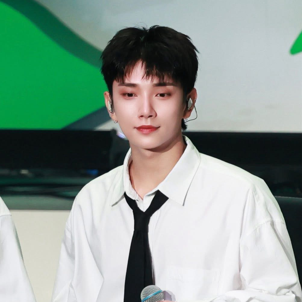 Recent activity shot of Joshua (SEVENTEEN)