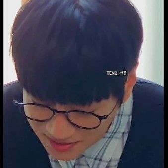 Momen yang diabadikan oleh penggemar Hwang Chiyeol