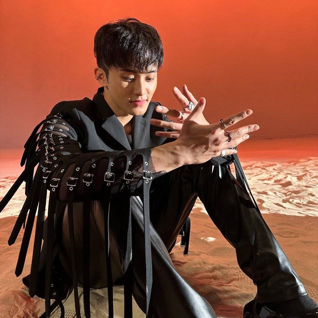 Behind-the-scenes cut of Mark (NCT 127, NCT DREAM)