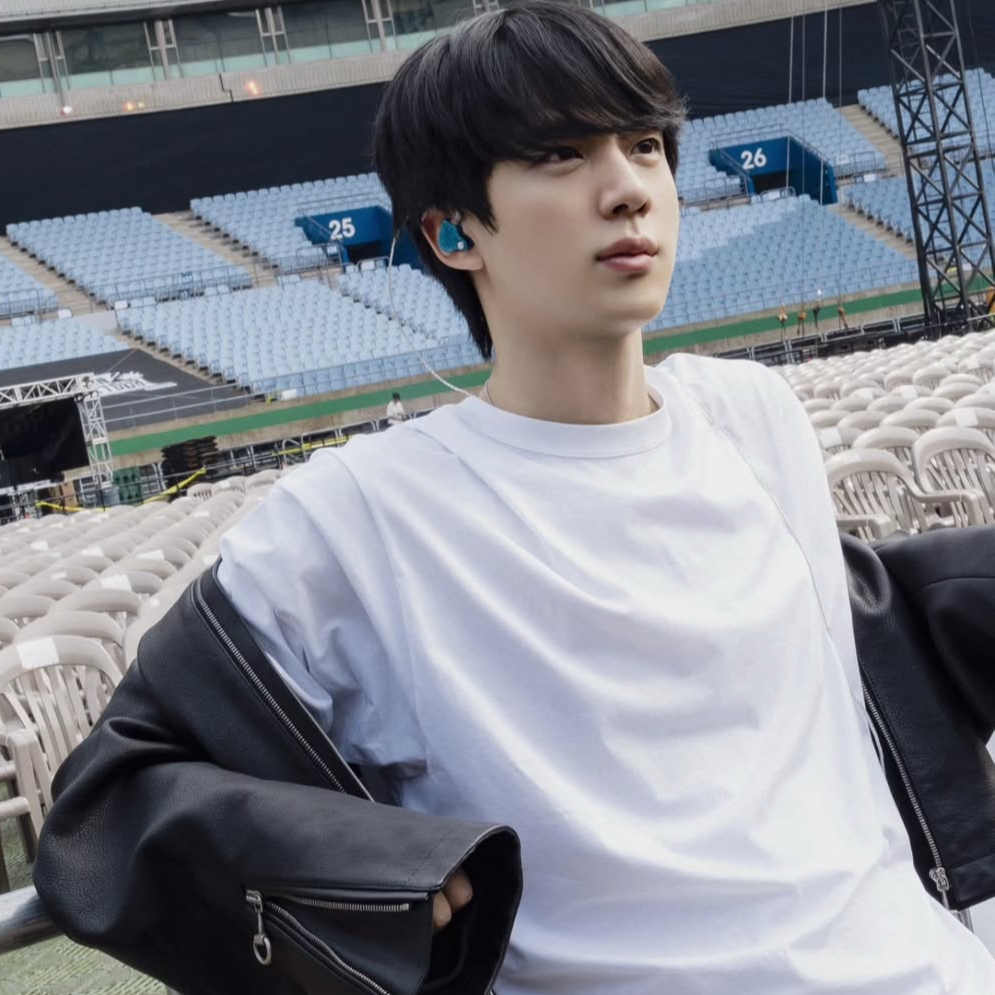 Momen yang diabadikan oleh penggemar Jin (BTS)