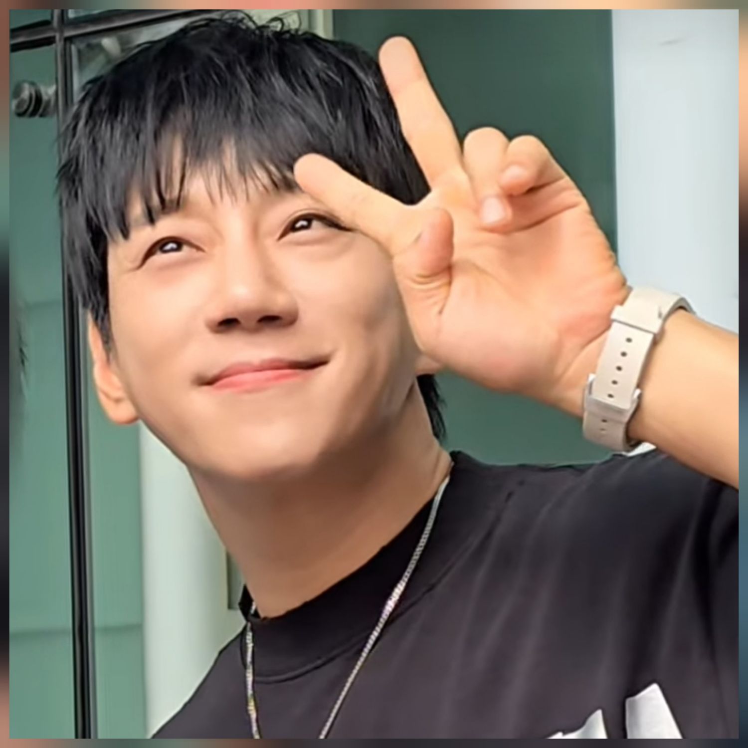 Latest photo of Hwang Chiyeol