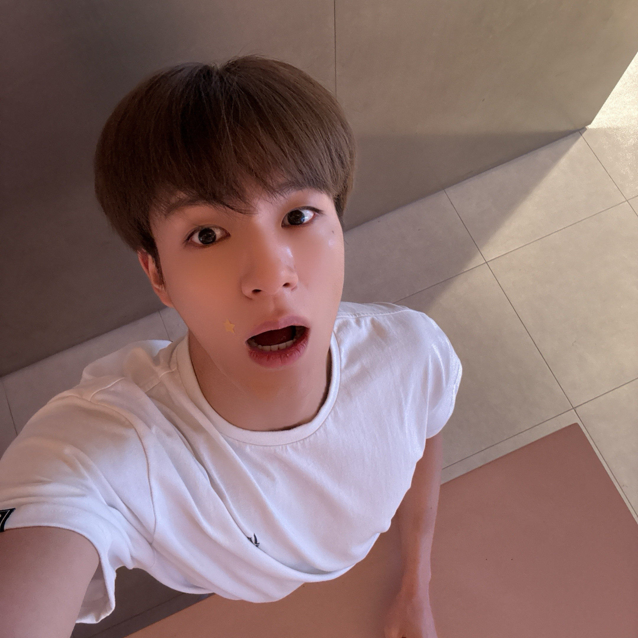 Behind-the-scenes cut of Jeno (NCT DREAM)