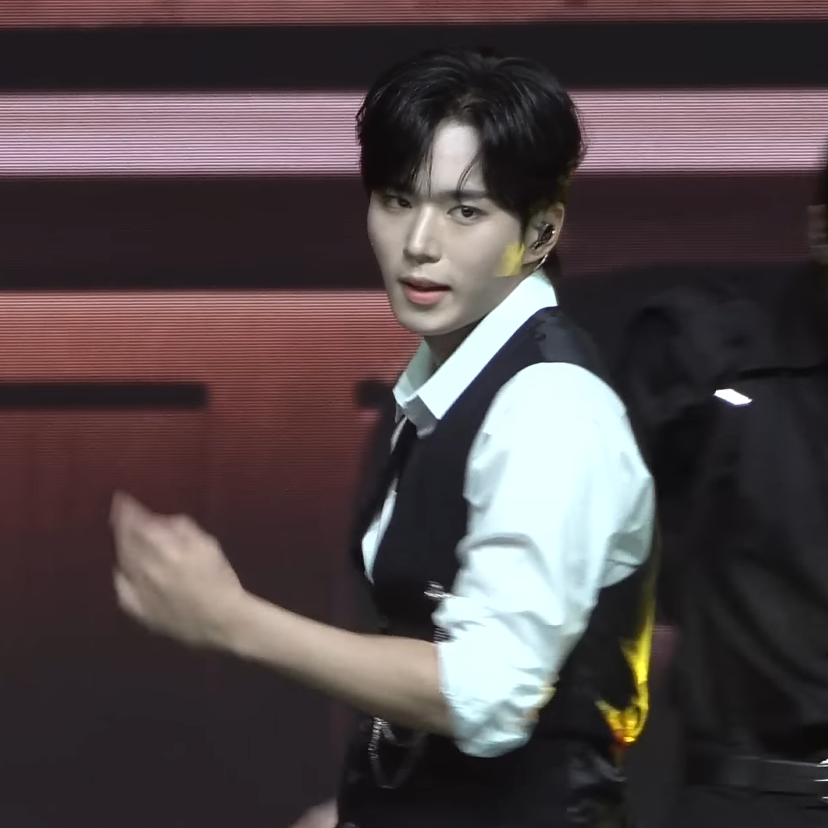A moment captured by Kim Junseo (WEi)'s fan