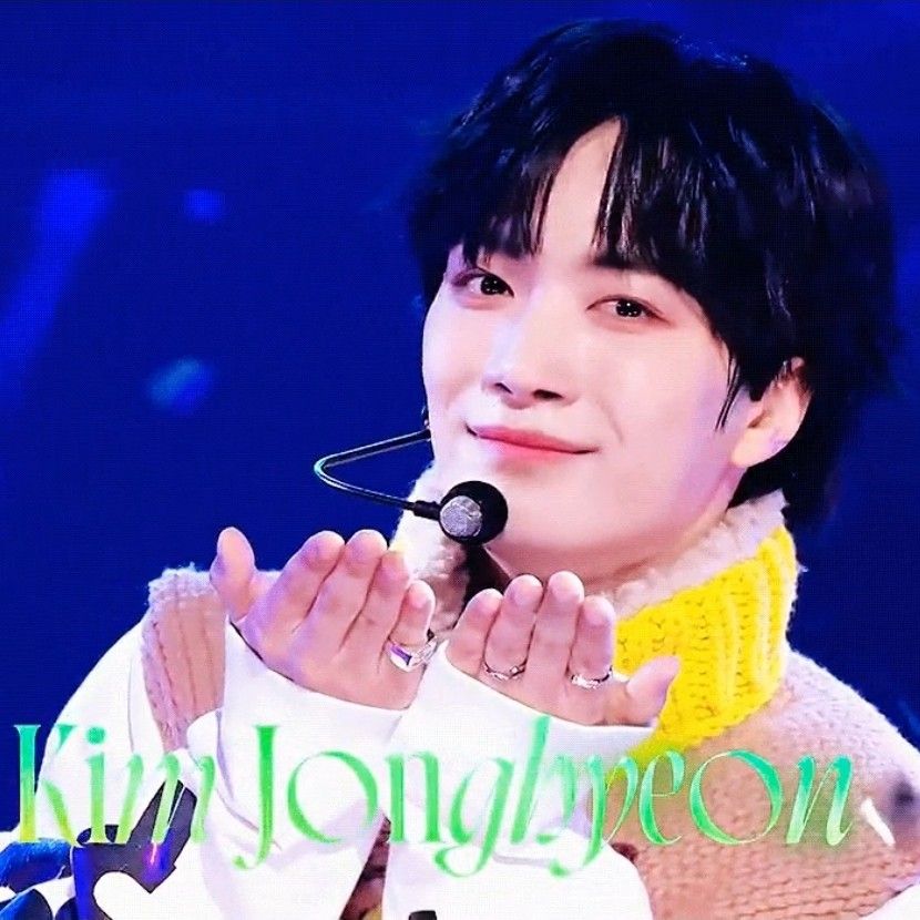 A moment captured by Kim Jonghyeon's fan