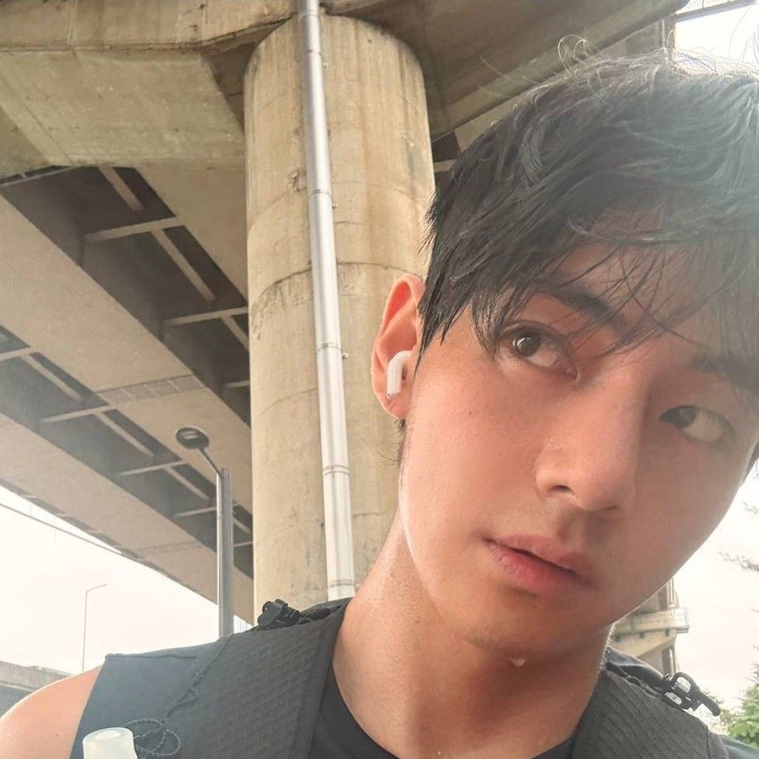 뷔 (방탄소년단)의 최신 사진