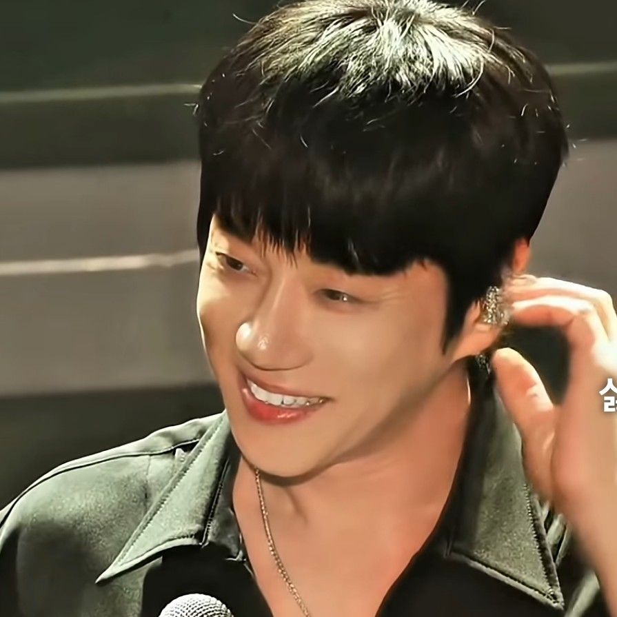 Recent activity shot of Hwang Chiyeol