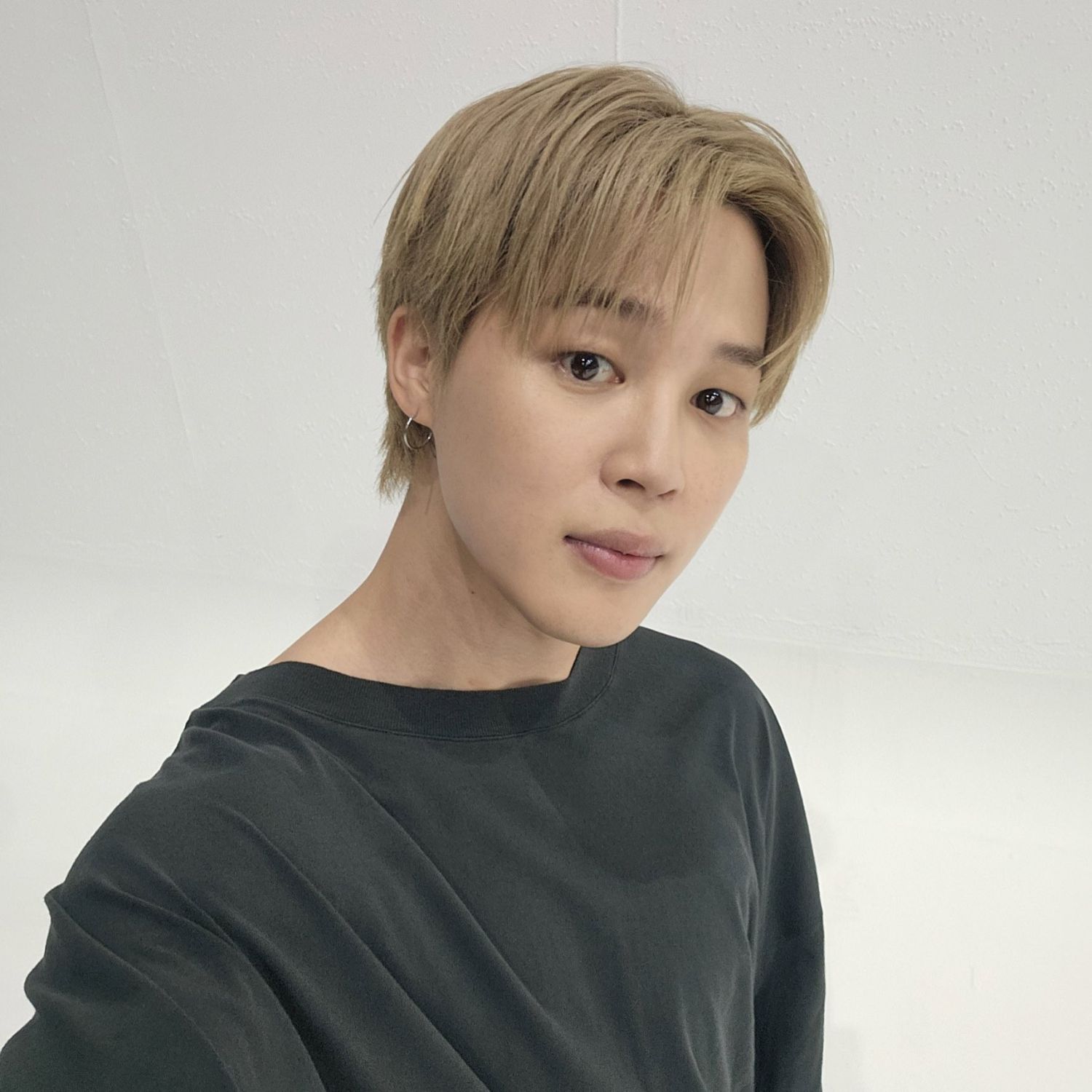 Foto aktivitas terbaru Jimin (BTS)