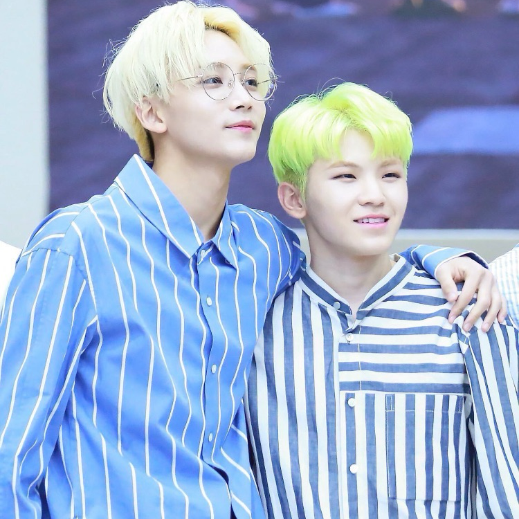 Woozi (SEVENTEEN)的最新活動照片