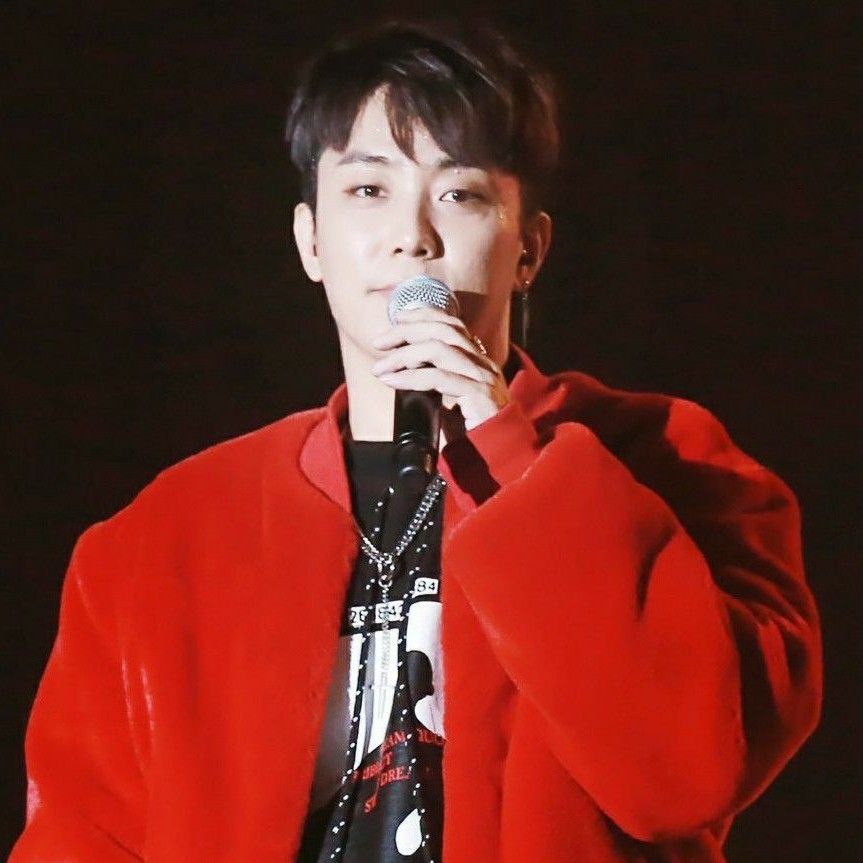 A moment captured by Eun Jiwon (SECHSKIES)'s fan