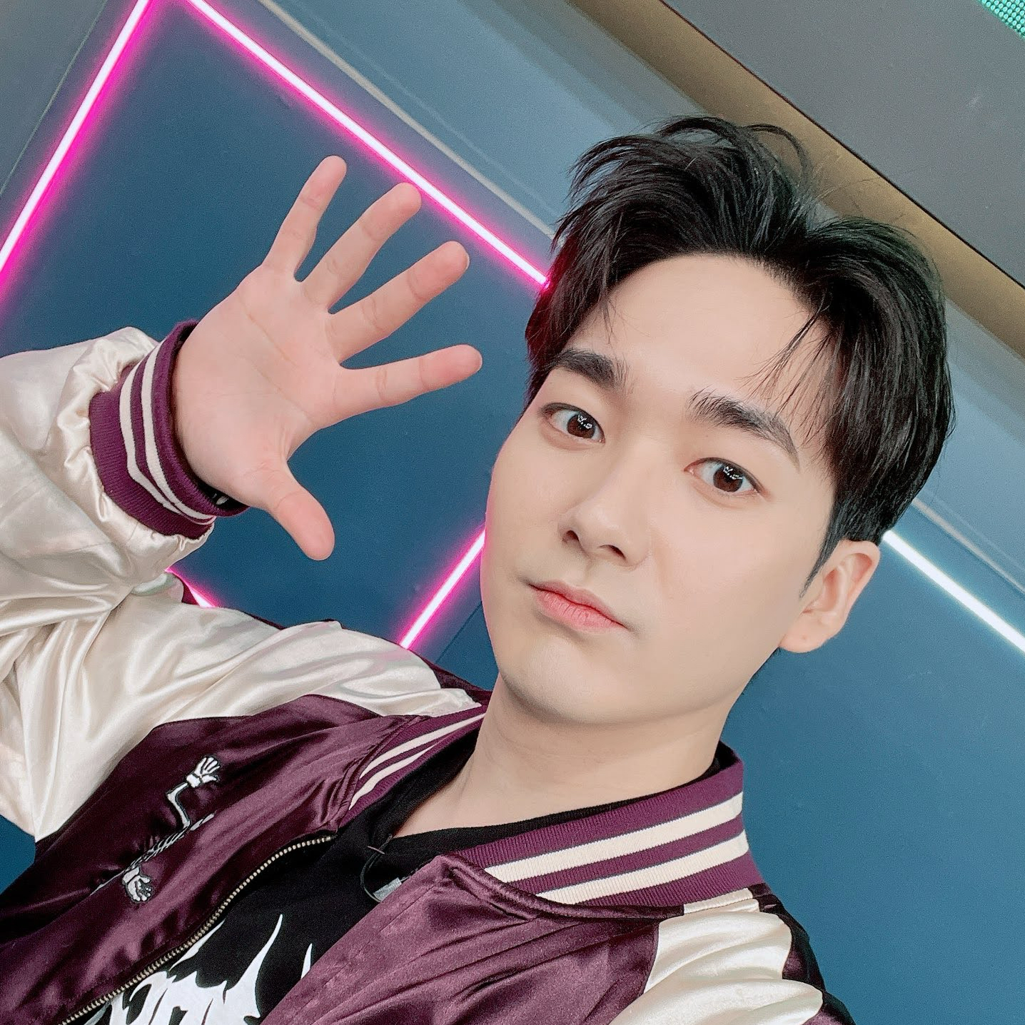 Behind-the-scenes cut of Aron