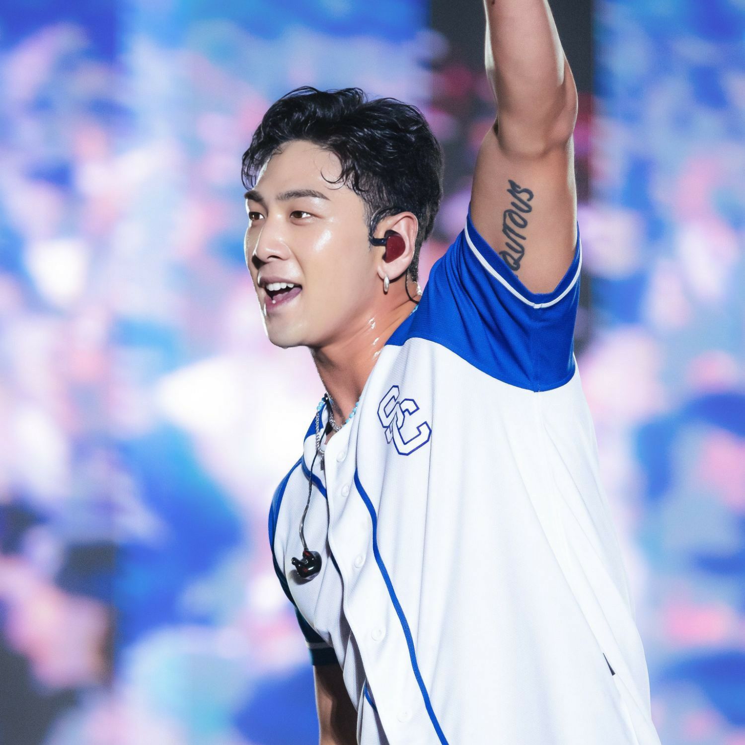 A moment captured by Baekho's fan