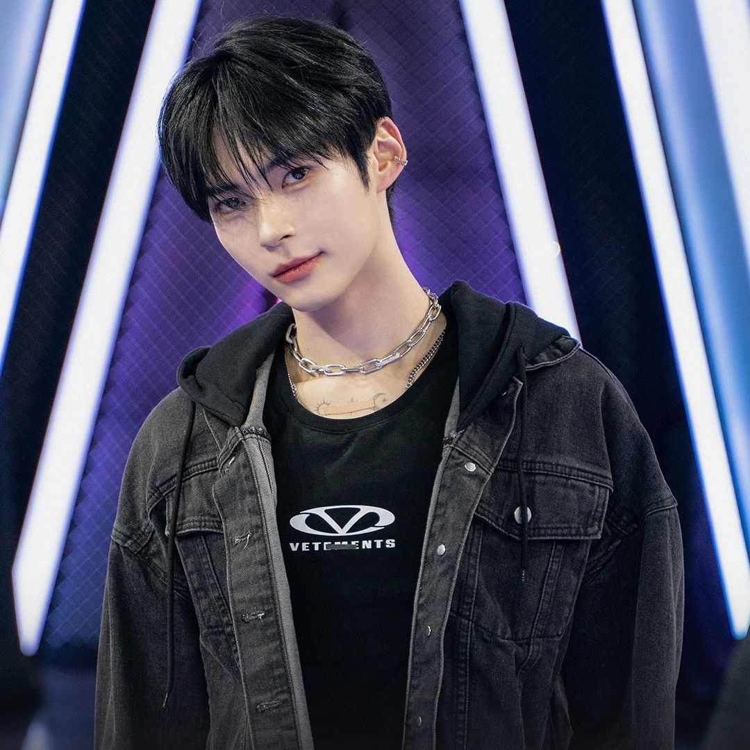 성한빈 (제로베이스원)의 최신 사진