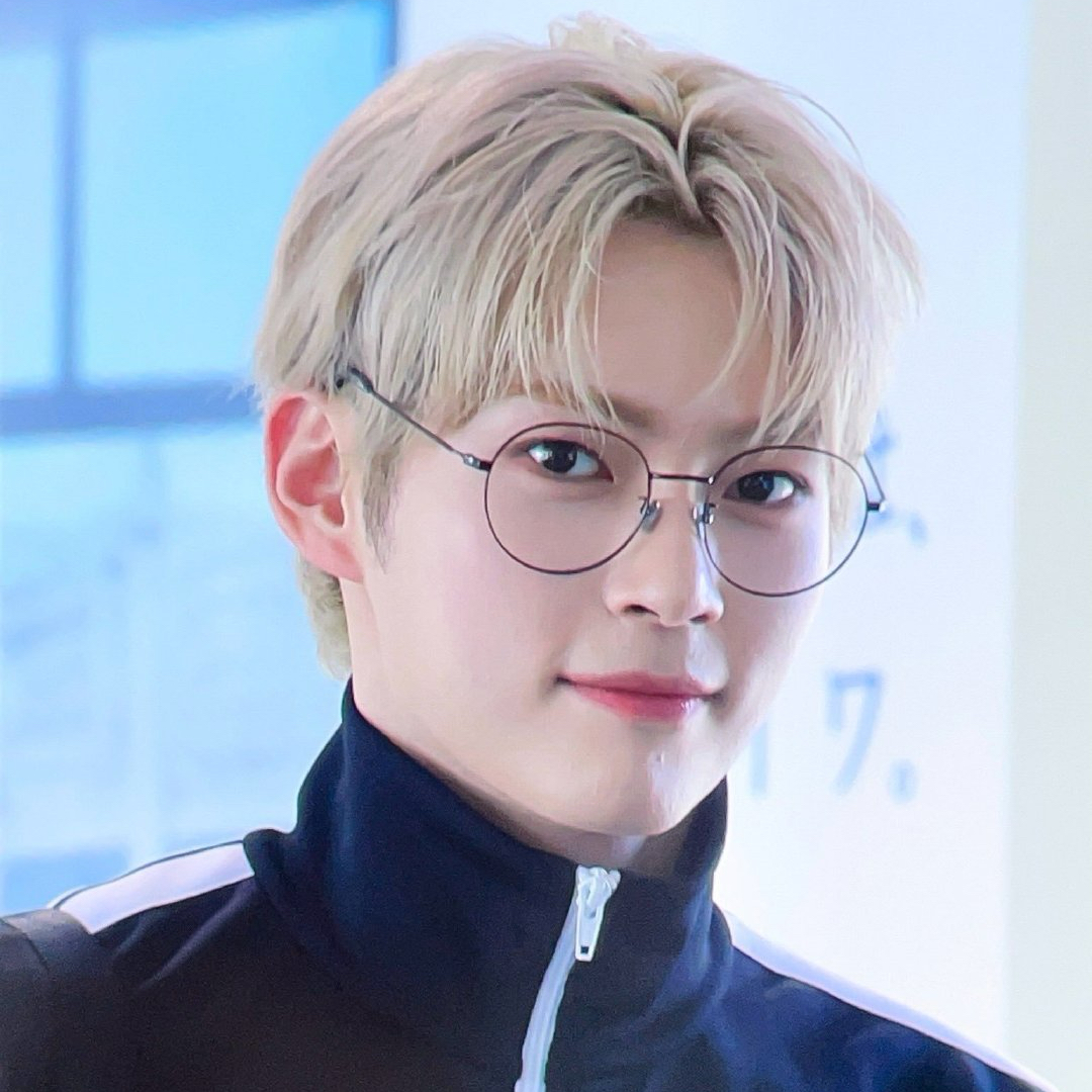 成韩彬 (ZEROBASEONE)的最新活动照片