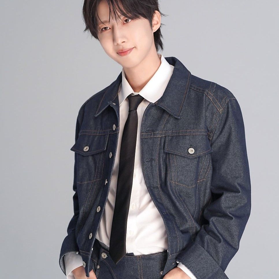 Recent activity shot of Hui (PENTAGON)